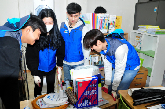 동양건설산업 지역아동센터 보수활동. <동양건설산업 제공>